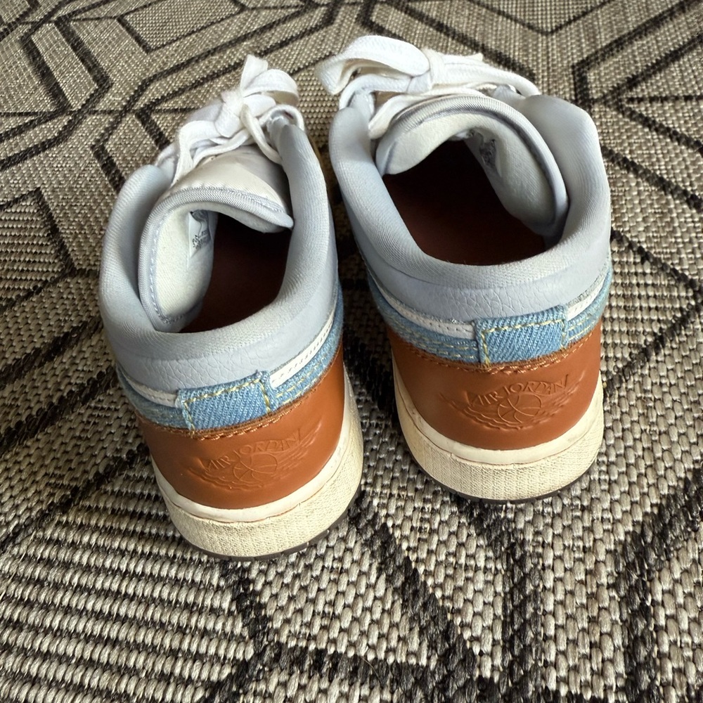Nike Air Jordan 1 Low-Top Sneakers in White,‎ Light Blue & Brown Women 6.5 - Picture 3 of 7